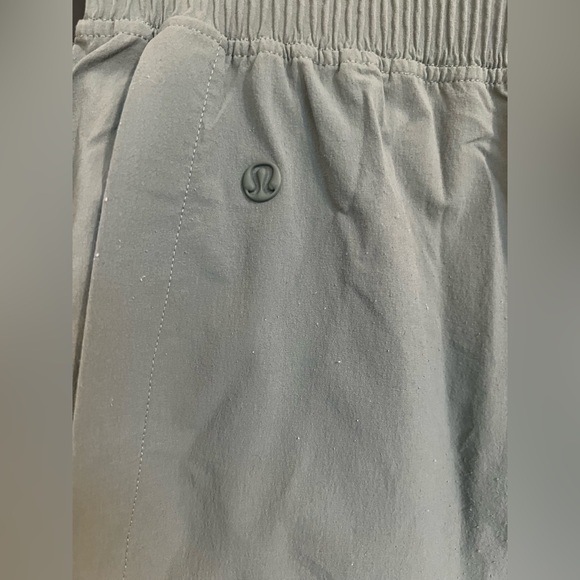 Lululemon Stretch Woven Relaxed-Fit High-Rise Short 4" in Grey Eucalyptus, SizeM - Picture 10 of 13